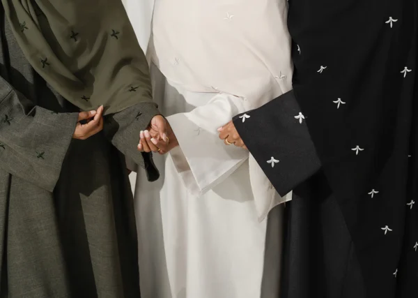 Motifé Closed Abaya - Ivory