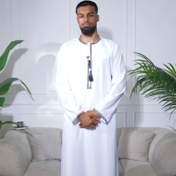 Embroidered Omani Thobe With Tassel