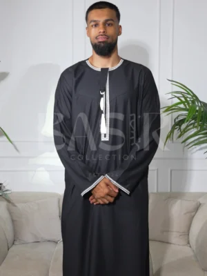 Embroidered Omani Thobe With Tassel