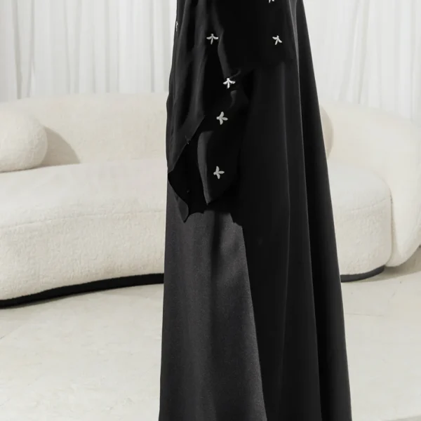 Motifé Closed Abaya - Classic Black