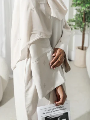 Motifé Closed Abaya - Ivory