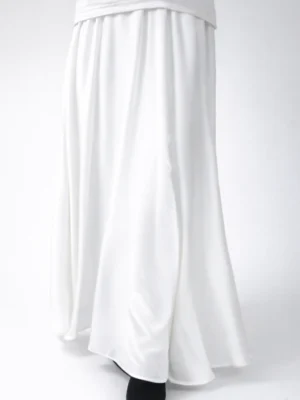 white_4_c3374da5-0a2f-4a2e-a592-81a1467c279a