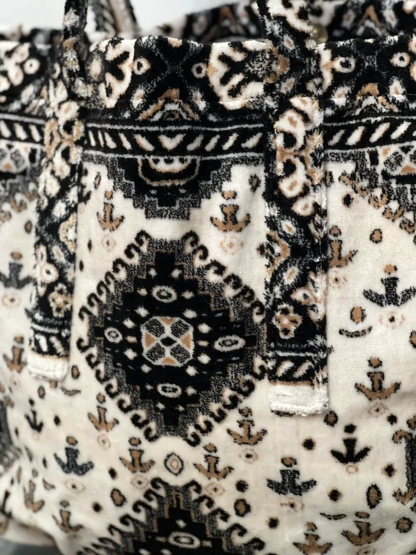 Shoulder bag - Made out of Moroccan Carpet