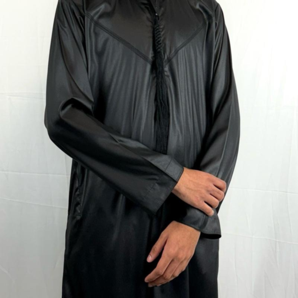 Emirati Thobes