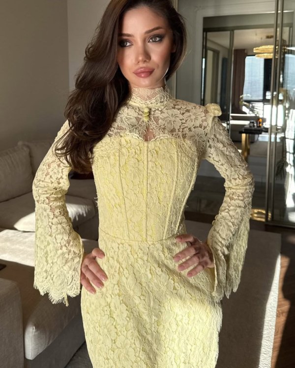 Lyrae Lace Gown